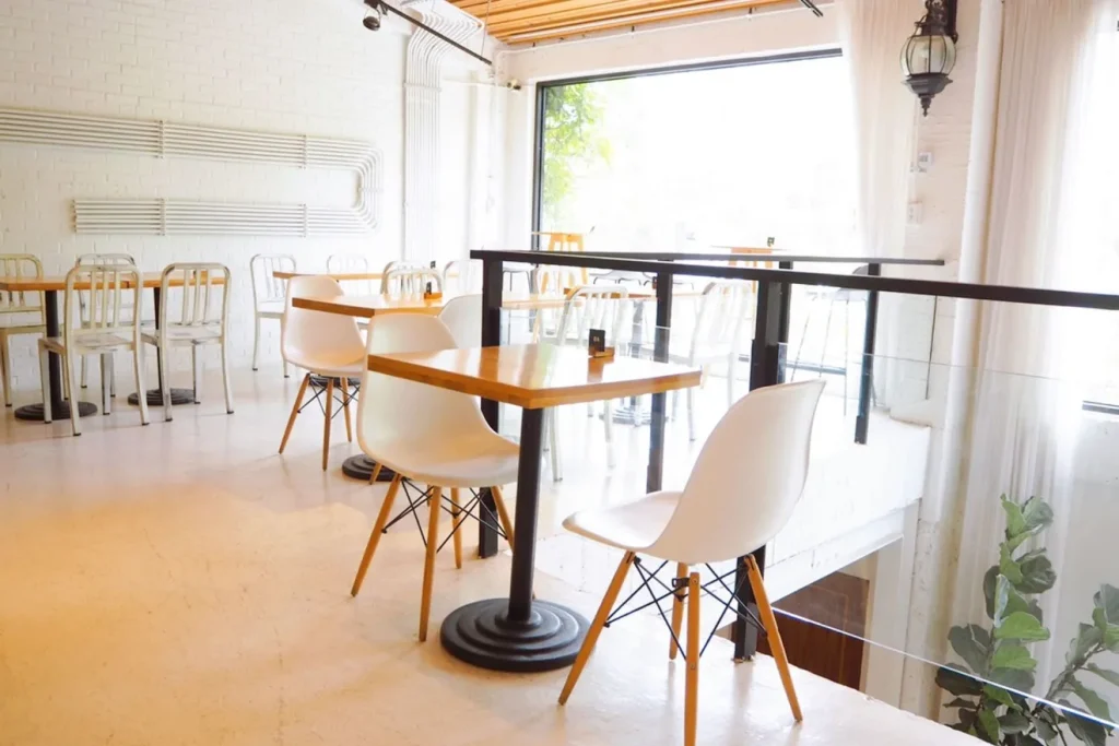 判断基準を業種別に当てはめるとどう変わるか