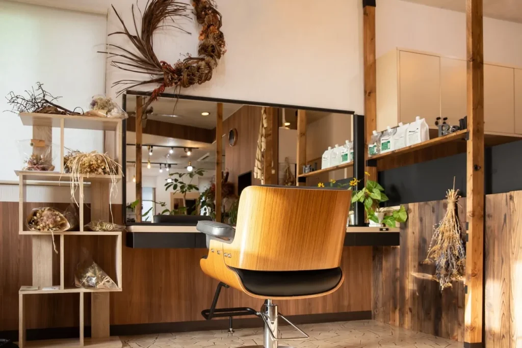 なぜ美容室は「ホームページはいらない」と感じやすいのか