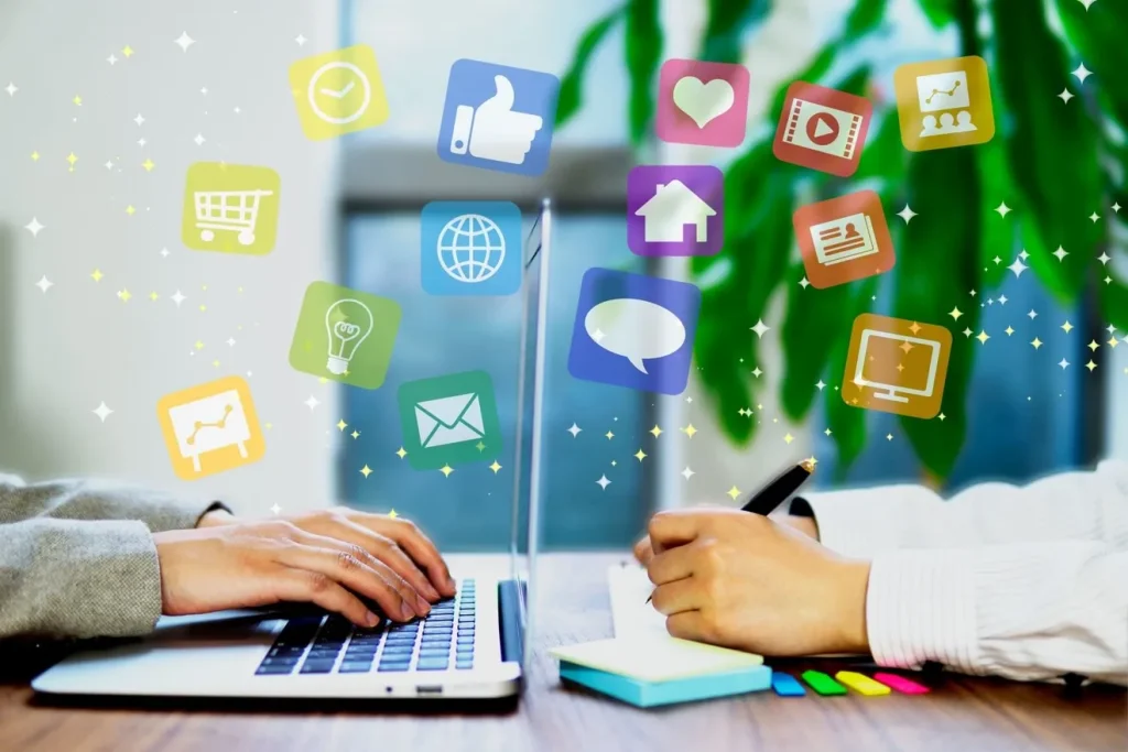 ホームページとSNSを使い分けている男性