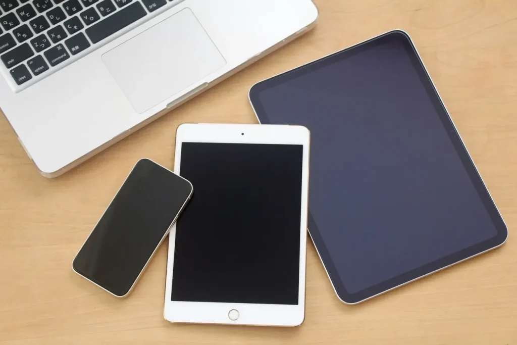 パソコン、スマートフォン、タブレットのモバイル端末