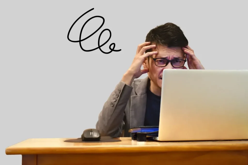 自社サイトを見て不満な男性