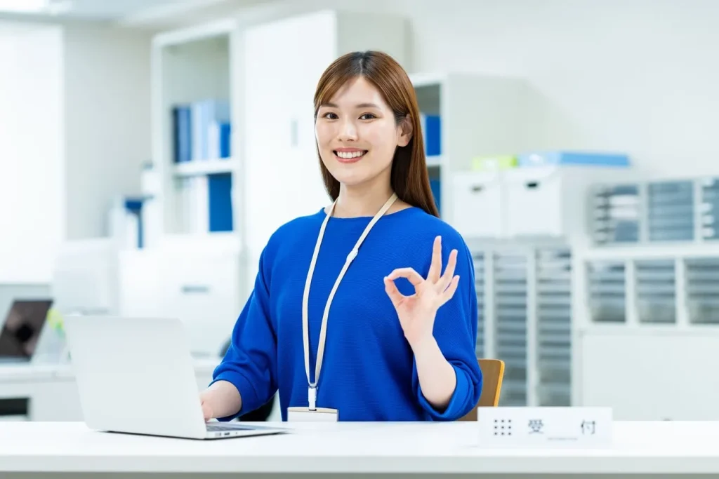 WordPressが使いこなせるようになって喜んでいる女性