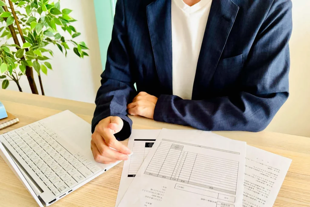 ホームページを複数作るか計画している男性