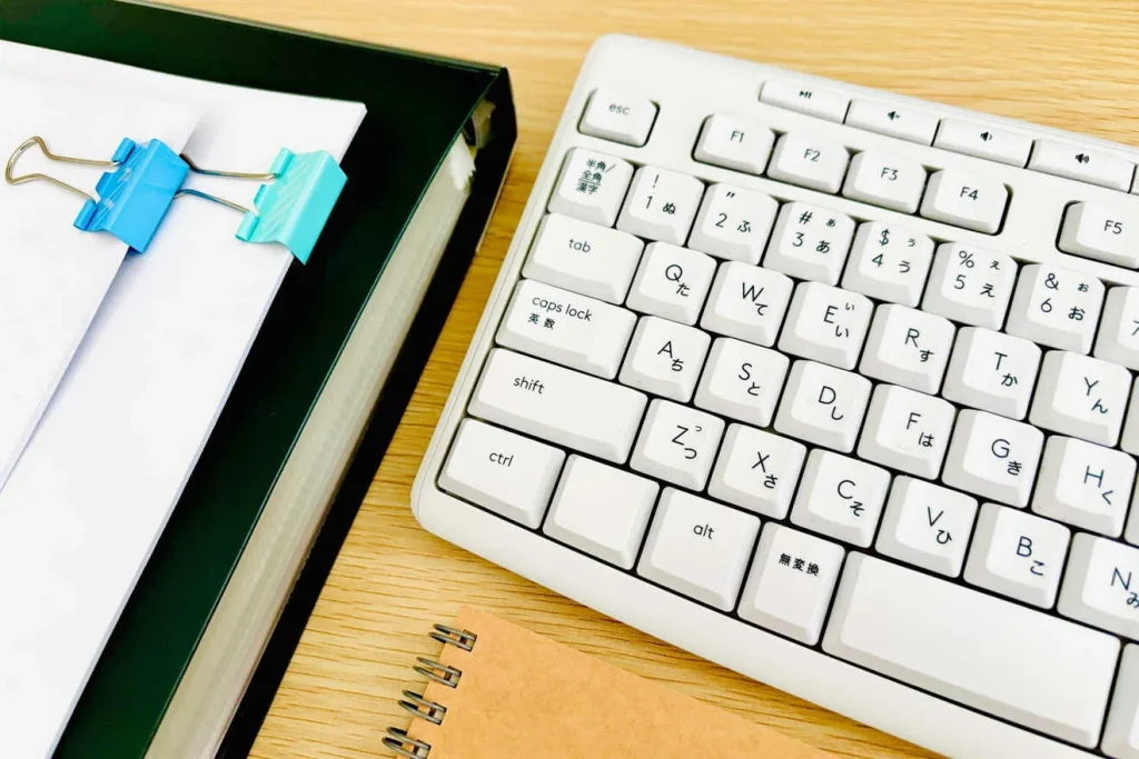 WordPressを更新するためのキーボードと資料