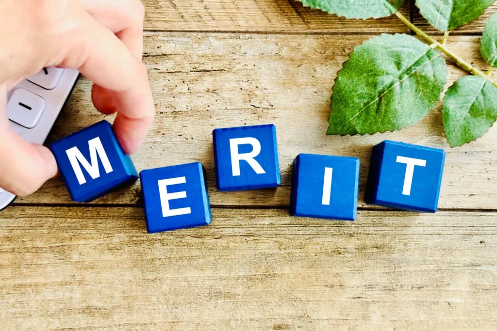 メリットを積み重ねる男性