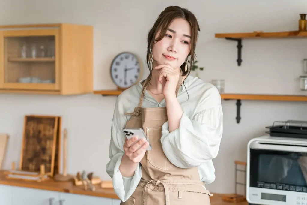 ホームページの集客が失敗して悩む女性店員