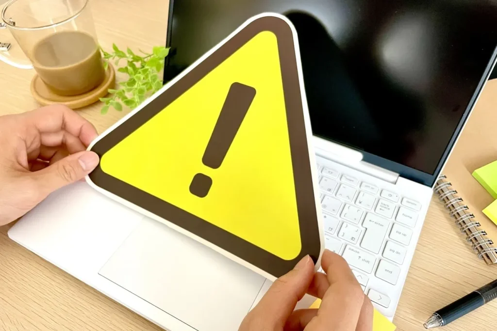 パソコンに注意マークを出す人