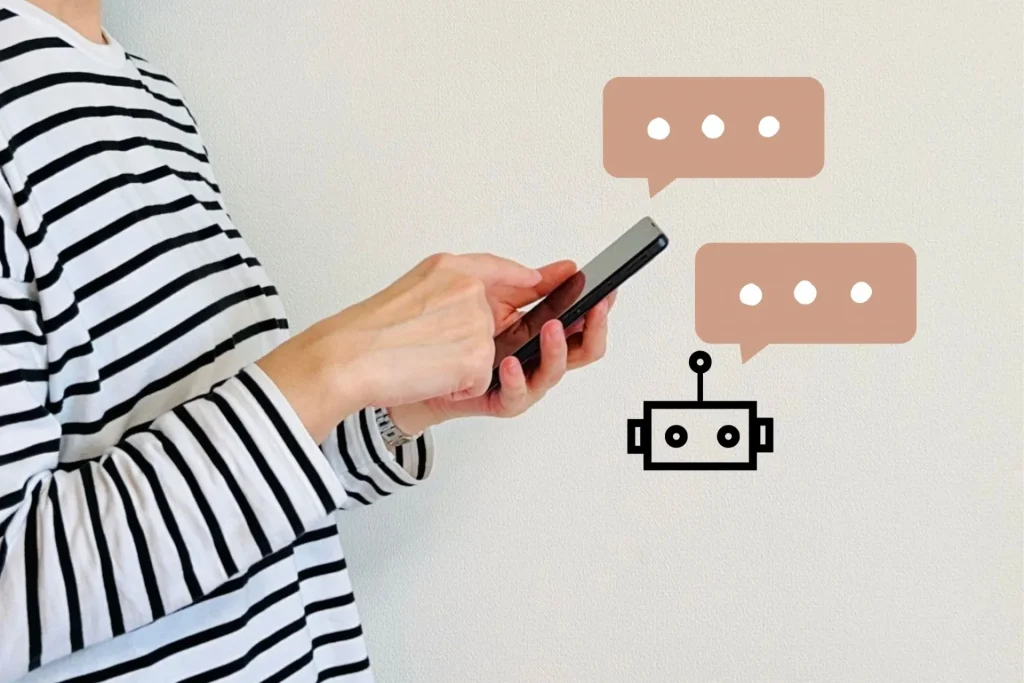 スマートフォンでチャットボットを操作する女性